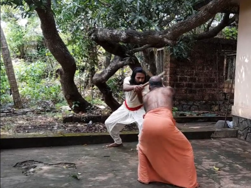 Gurukkal Mukkuswamy stance